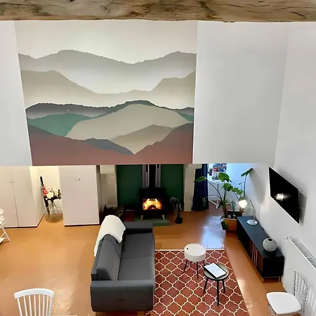 La Maison Bellec0ur بيت للعطل *